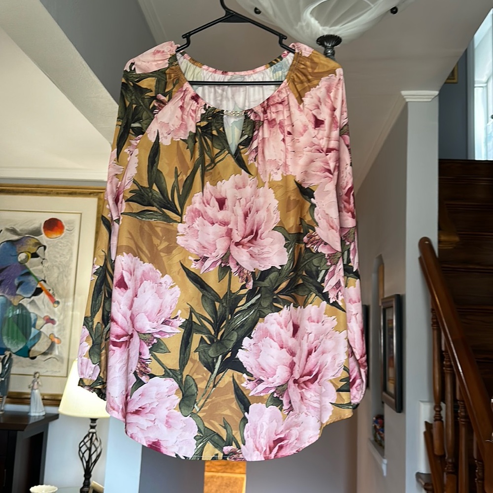 🎤 Lovely Chicos Floral Top Sz L